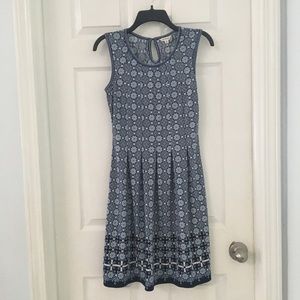 👗#1 Fit and flare blue print dress.